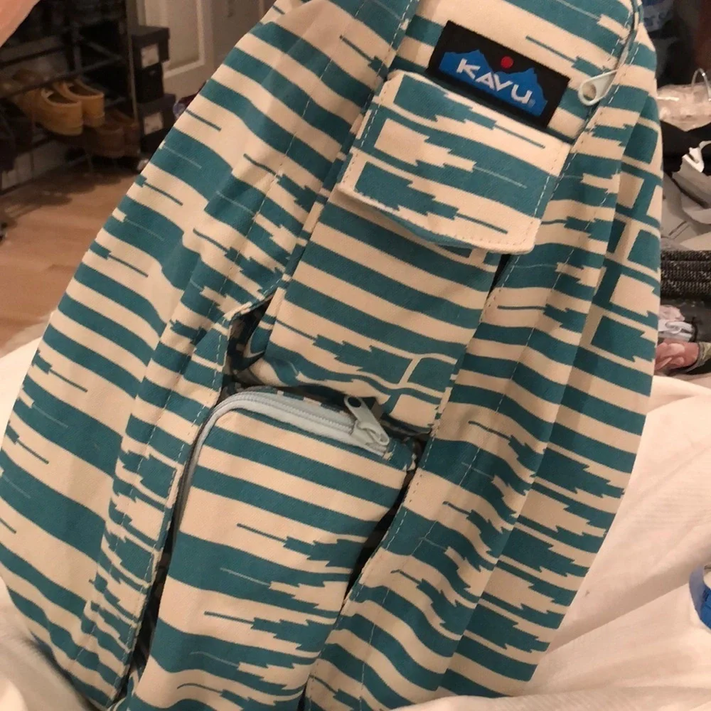 KAVU ROPE CROSSBODY BAG in SKYLINE IKAT NWT - Picture 3 of 12